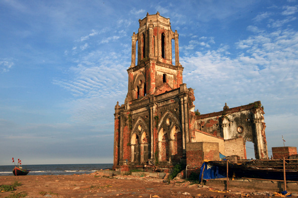 Du lịch nhà thờ đổ Nam Định mê mẩn trước vẻ đẹp cổ kính