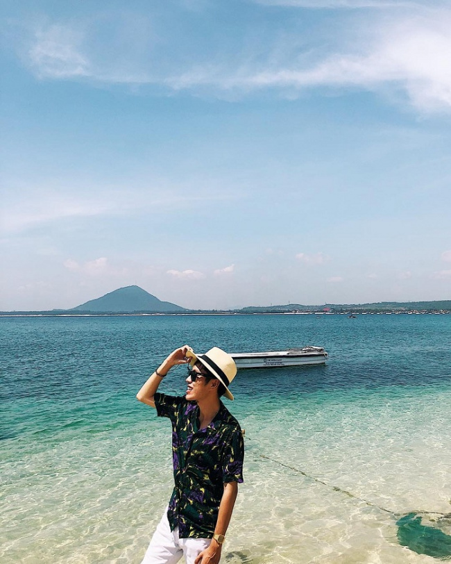 chua island, chua phu yen island, island tourism, phu yen beautiful scenery, phu yen tourist destination, phu yen chua island – a ‘clear gem’ hidden in the middle of the deep blue ocean