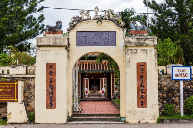 ha tien, historical sites, kien giang destination, mausoleum of mac cuu, visit the pure and peaceful mausoleum of mac cuu in kien giang