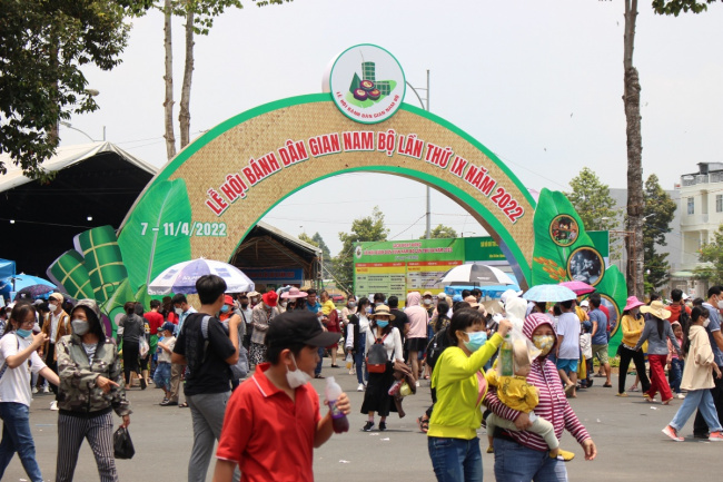 can tho, can tho tourism, folk cake festival, western cuisine, the largest folk cake festival in the west