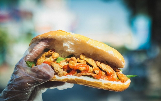 top 7 địa chỉ bán bánh mì chả cá sài gòn ngon đúng chuẩn