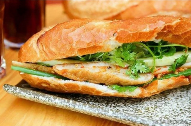 top 7 địa chỉ bán bánh mì chả cá sài gòn ngon đúng chuẩn