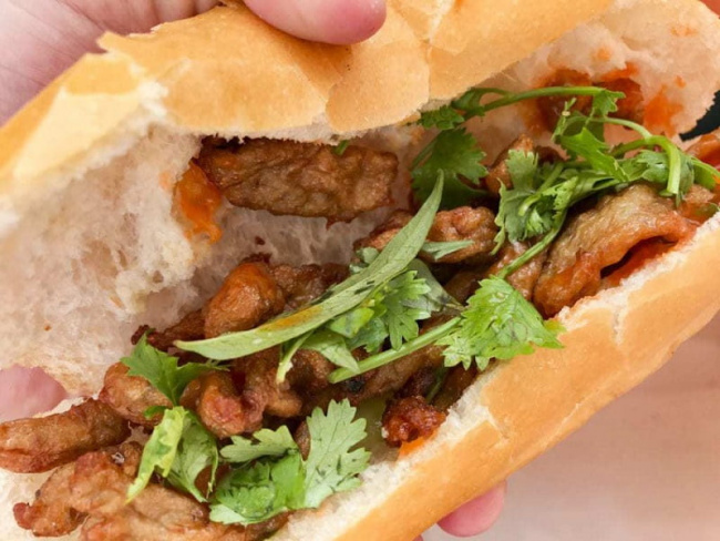 top 7 địa chỉ bán bánh mì chả cá sài gòn ngon đúng chuẩn