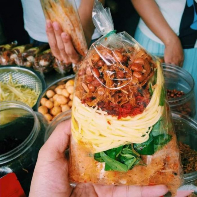 Top 10 Quán Bánh Tráng Trộn Ngon Ở Sài Gòn Khiến Bạn Mê Mẩn