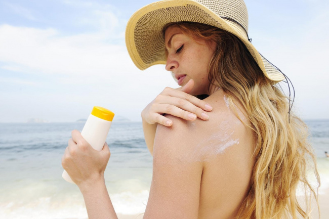 review top 5 sản phẩm kem chống nắng body không gây bết dính cho mùa hè