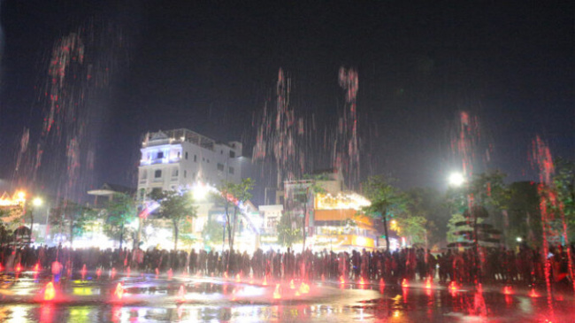 nghệ an, the first pedestrian street in vinh city, thousands of people come to the pedestrian street, vinh city, vinh city has a pedestrian street for the first time