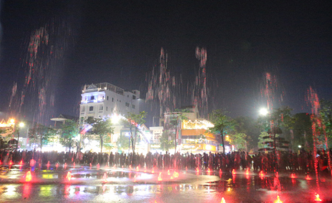 nghệ an, the first pedestrian street in vinh city, thousands of people come to the pedestrian street, vinh city, vinh city has a pedestrian street for the first time