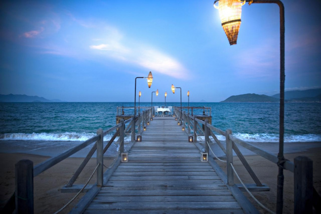 Khám Phá Ngay Top 15 Resort Nha Trang Có Bãi Biển Riêng