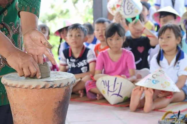bat trang pottery village, ninh thuan bau truc pottery village, thanh ha pottery village, traditional villages, vietnamese culture, visit beautiful pottery villages in vietnam, experience making pottery yourself like an artist