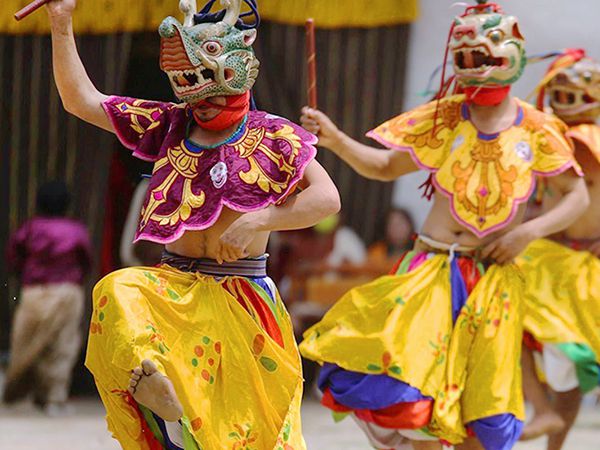 Hòa mình vào những lễ hội truyền thống đầy màu sắc du lịch Bhutan