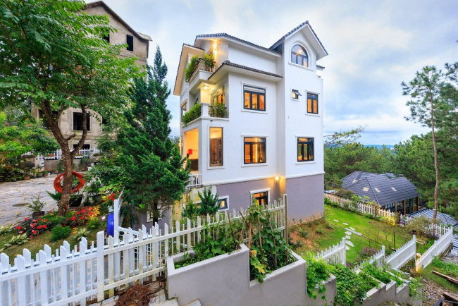 top 10 biệt thự villa đà lạt giá rẻ đẹp view núi đồi xanh mát