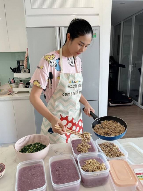 Hoa hậu Ngọc Hân khoe loạt món ăn hấp dẫn từ khoai lang tím