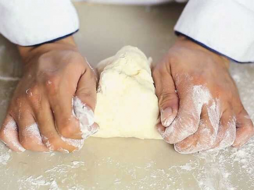 hướng dẫn cách làm bánh gối nhân thịt đơn giản tại nhà