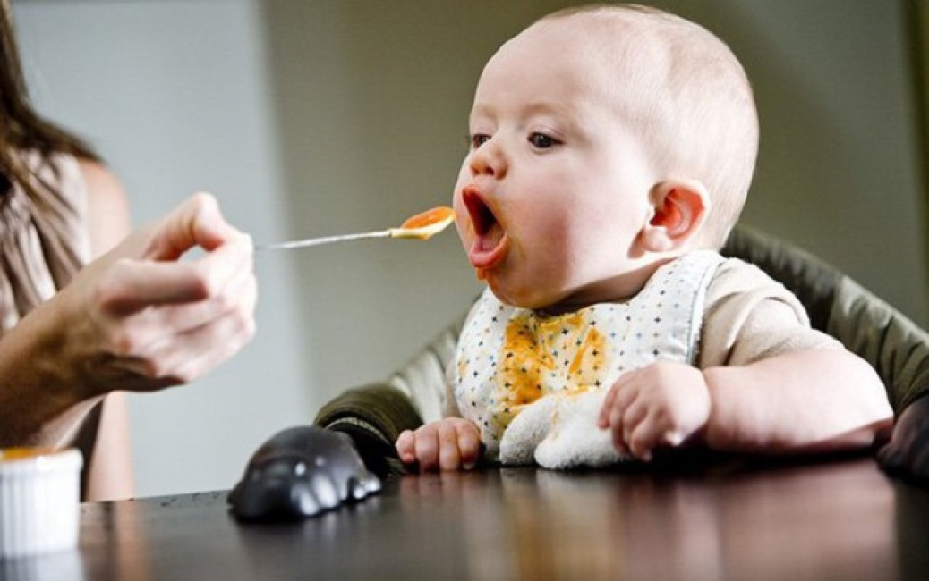 trẻ 6 tháng ăn được những gì an toàn, tốt cho sức khỏe?