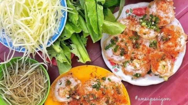 ‘Hunting’ 8 delicious Banh Khot shops in Vung Tau, visitors coming in and out