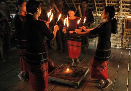 Lễ nhóm lửa Phong tục người Tày,le nhom lua phong tuc nguoi tay