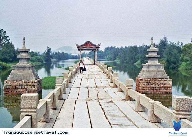 Cây cầu bằng đá được xây dựng cách đây gần 1000 năm tại Trung Quốc