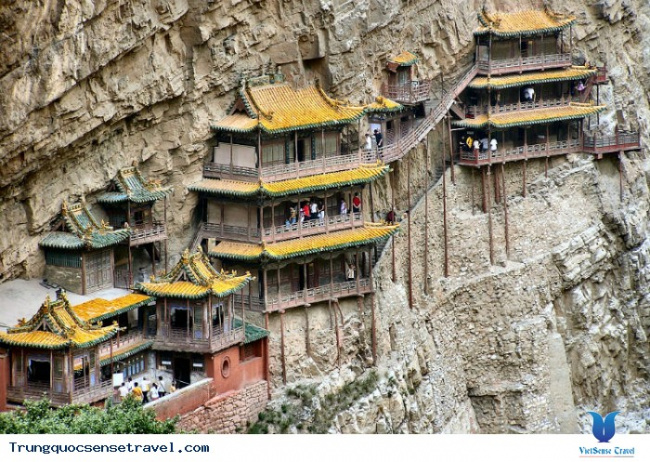 Lạ mắt với ngôi chùa hơn 1500 năm trên núi của Trung Quốc