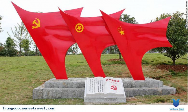 Công viên Trung Quốc: tôn vinh Đảng cộng sản