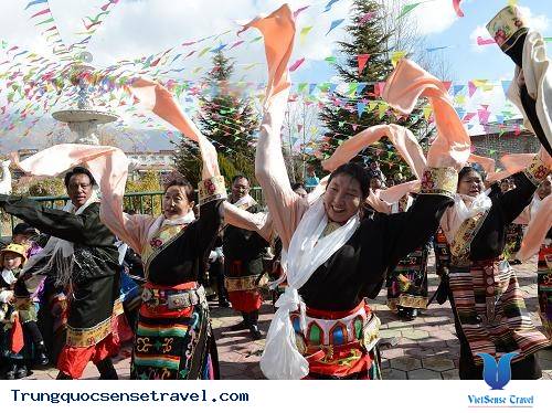 Độc đáo lễ hội sữa chua Shoton Tây Tạng
