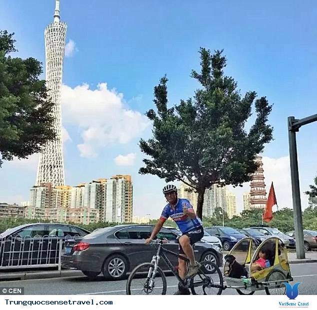 Bé gái 4 tuổi cùng bố khám phá Trung Quốc bằng xe đạp