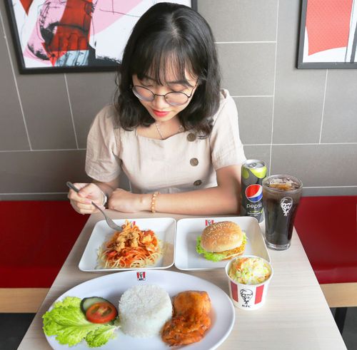 Nghỉ Trưa  Chứ đừng Nghĩ Ngợi, Tới Kfc Thôi!