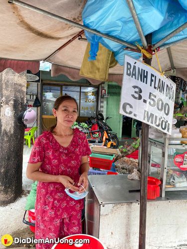 Ăn 10 cái vẫn thèm -  Flan Dừa 3,5k/ cái thơm ngon nức tiếng hơn 20 năm ở Sài Gòn
