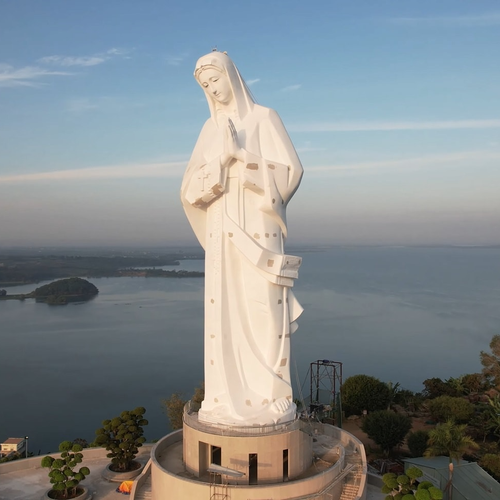 Đẹp ngỡ ngàng Tượng Đức Mẹ Maria cao nhất Việt Nam trên đỉnh Núi Cúi Đồng Nai