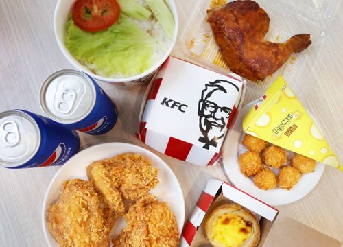 Buồn miệng, thèm ăn, đùi gà rán cứ bay bay trong đầu là triệu chứng của… “nghiện KFC” áaa