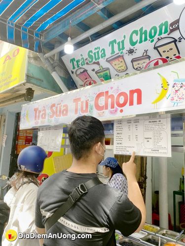 múc topping thả ga không lo về giá chỉ có ở trà sữa tự chọn bòng bòng