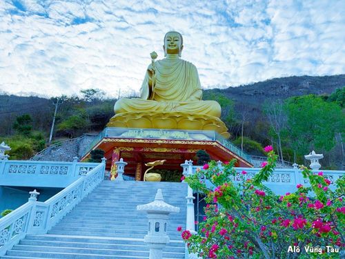 Đẹp uy nghiêm Tượng Phật vàng khổng lồ nằm trên Núi Lớn Vũng Tàu sắp hoàn thành