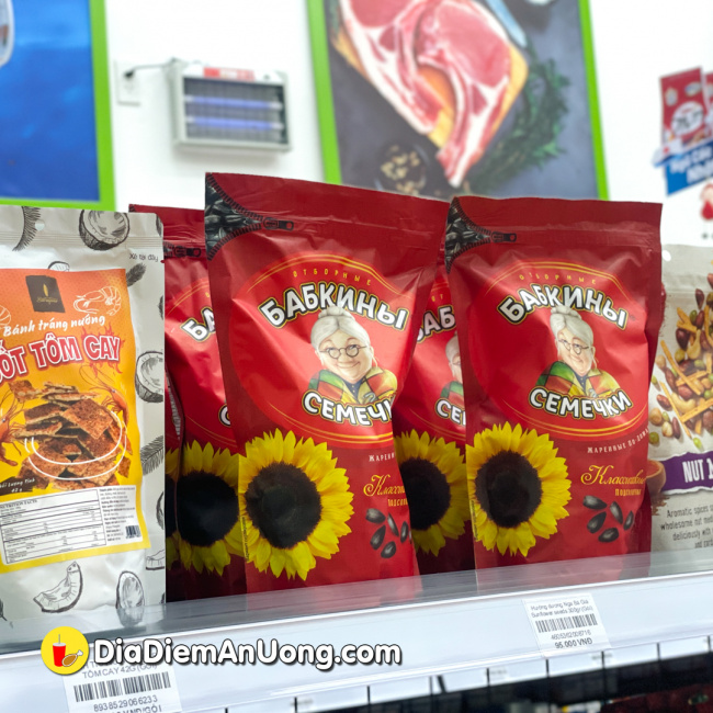 phát hiện chiếc mini-market chuyên bán hàng nhập khẩu xịn sò, giá phải chăng