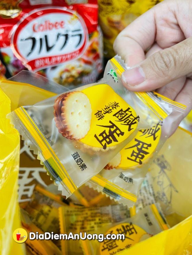 phát hiện chiếc mini-market chuyên bán hàng nhập khẩu xịn sò, giá phải chăng