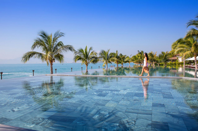 , top 10 khách sạn nha trang có bể bơi vô cực đẹp xuất sắc