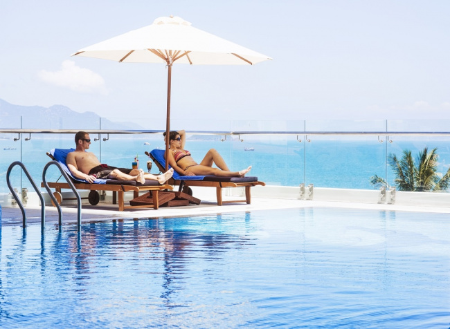 , top 10 khách sạn nha trang có bể bơi vô cực đẹp xuất sắc