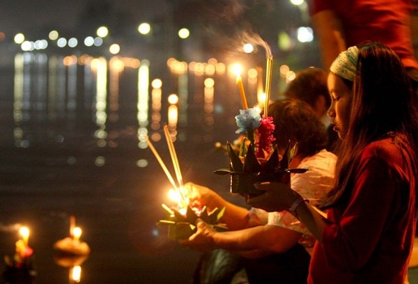 , rực rỡ đèn hoa tại lễ hội loy krathong, thái lan