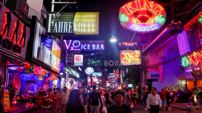Kinh nghiệm đi bar khu phố đèn đỏ Thái Lan ai cũng nên biết