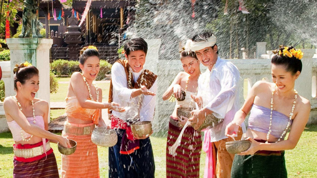 [Mới nhất] Khám phá tất tần tần về lễ hội té nước Songkran Thái Lan