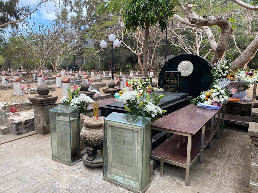 Chi tiết kinh nghiệm đi viếng mộ, lễ tạ cô Sáu ở Côn Đảo