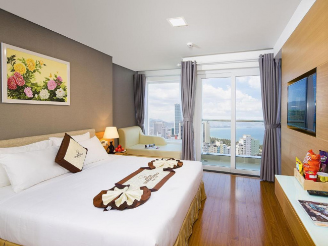 , top 10 khách sạn, villa nha trang gần biển giá tốt nhất