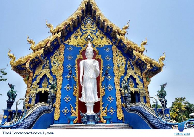 Ngất Ngây Trước Vẻ Đẹp Lạ Của Ngôi Đền Xanh Khi Tới Thái Lan