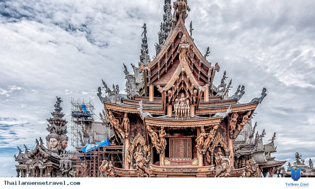 Sanctuary of Truth lâu đài bằng gỗ không có đinh ở Pattaya Thái Lan