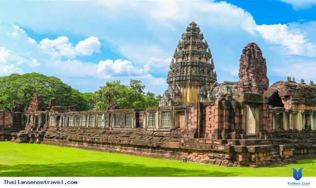 đến thăm ngôi đền khmer phimai lớn nhất ở thái lan