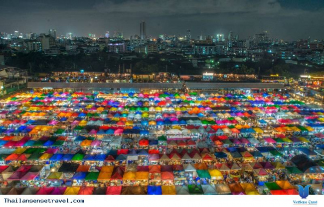 Top những khu chợ đêm không thể không đi khi du lịch Bankok Thái Lan