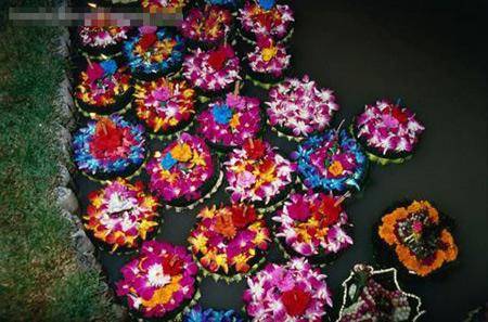 lễ hội hoa đăng rực rỡ ở thái lan