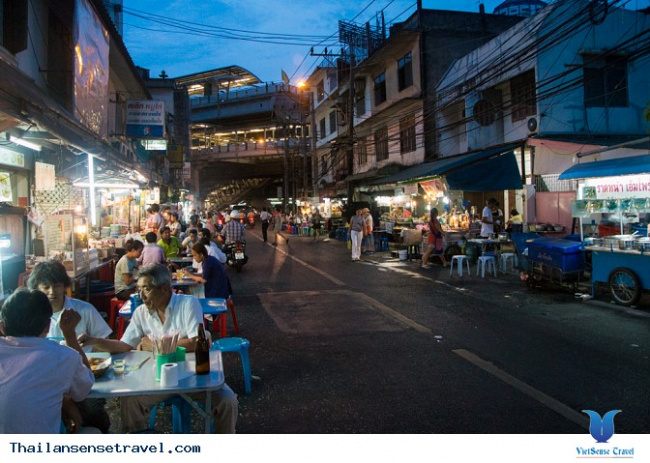 Con phố ẩm thực cùng những món ăn bình dân tại Bangkok Thái Lan