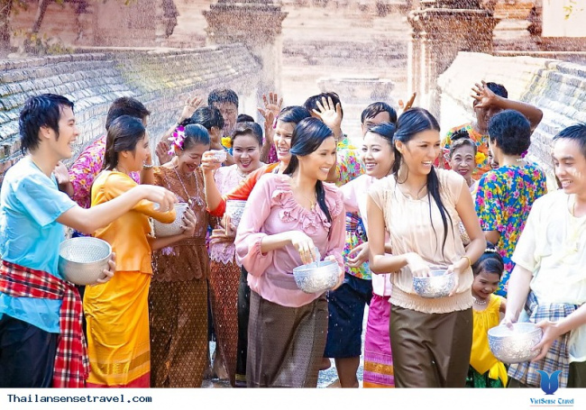 “Tất tần tật” về Lễ hội té nước Thái Lan