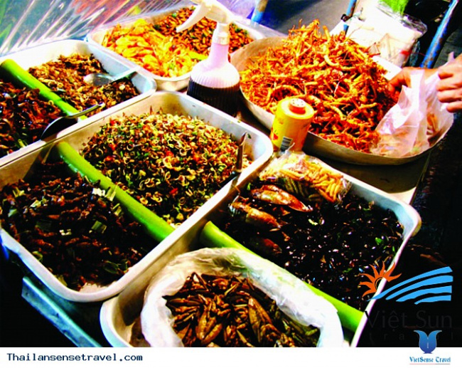 Món côn trùng chiên món ăn khoái khẩu của khách du lịch Thái Lan