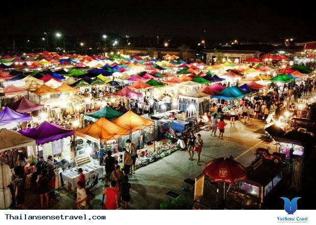 Khu chợ đêm Train Market hoàng tráng nhất nhì ở Bangkok