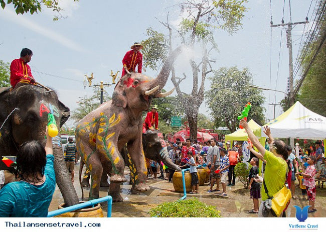 Lễ Hội Té nước đặc sắc của người dân Thái Lan